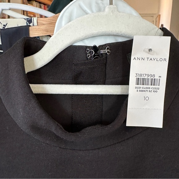 New with Tag - Ann Taylor Sleeveless Mock Neck Shift Dress - Black- 10 - Picture 3 of 8